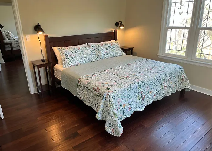 State Street Cottage, Suite 2