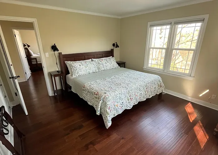 State Street Cottage, Suite 2