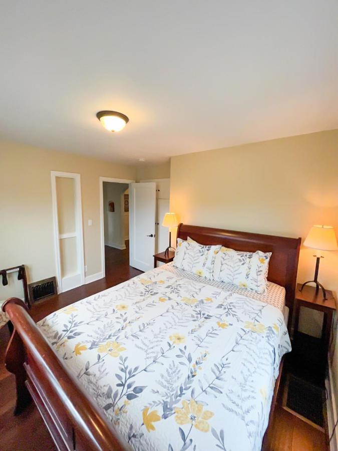 State Street Cottage, 2 *