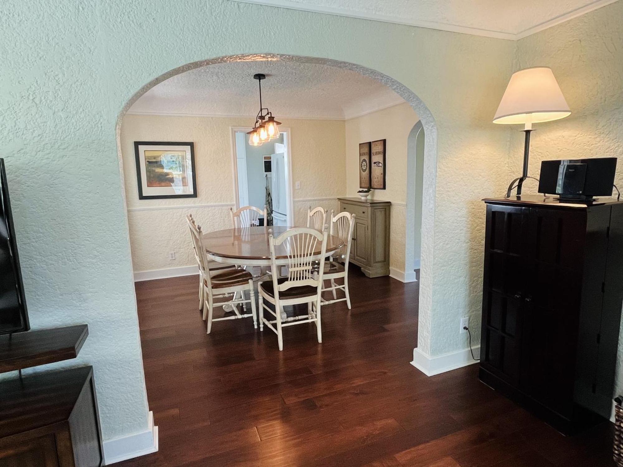 State Street Cottage, 2 *