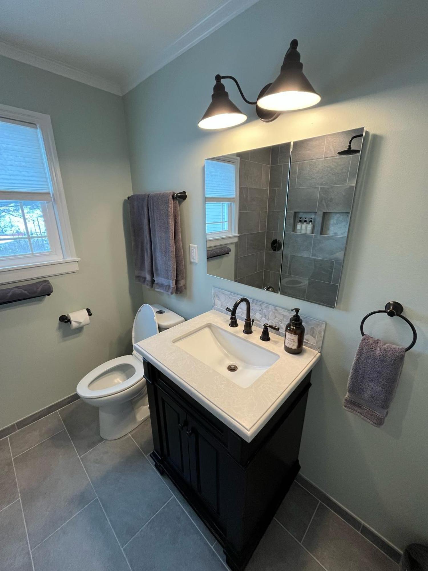 State Street Cottage, 2 Apartment Pullman