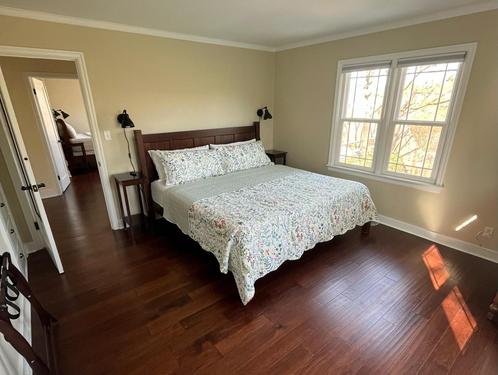 State Street Cottage, 2 * Pullman